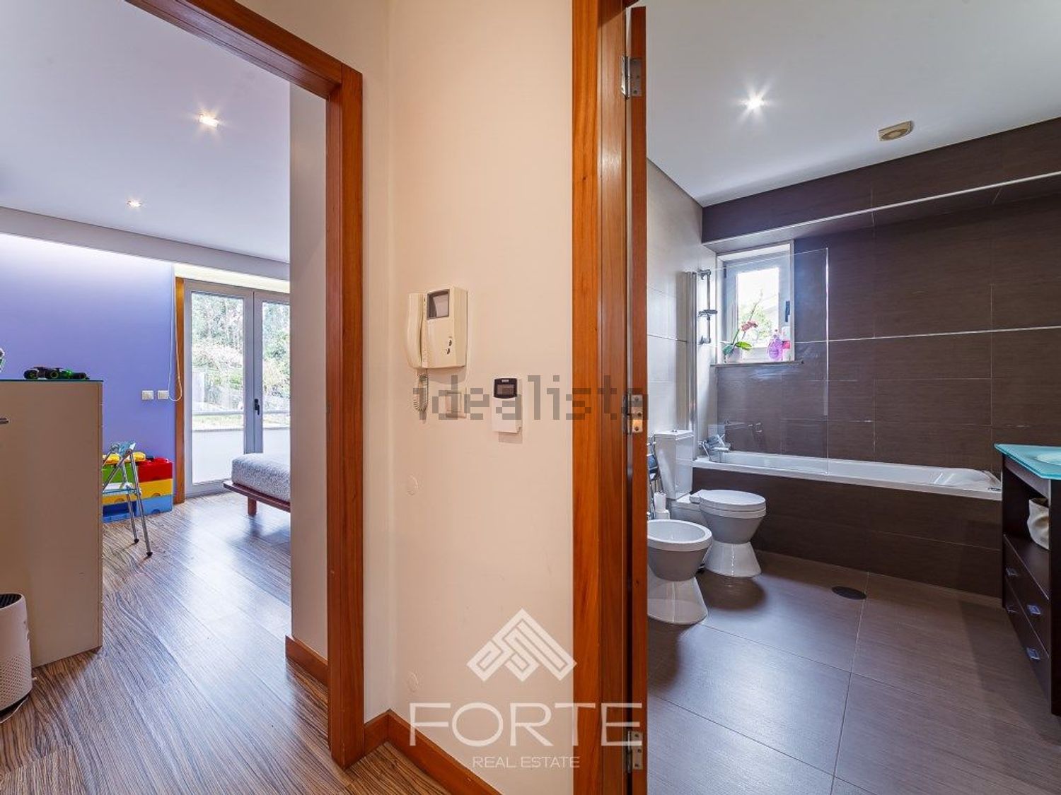 小楼房或独栋别墅出售在Rua Rio Douro - 过道