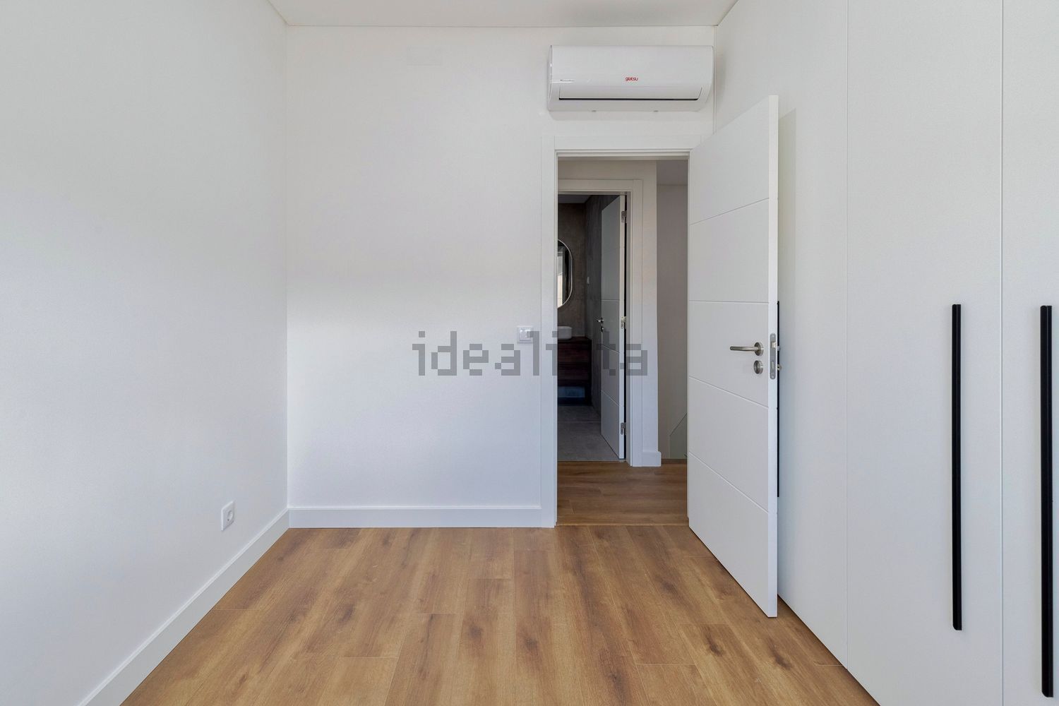 双拼别墅出售在Avenida Jaime Cortesão, 12 - 卧室