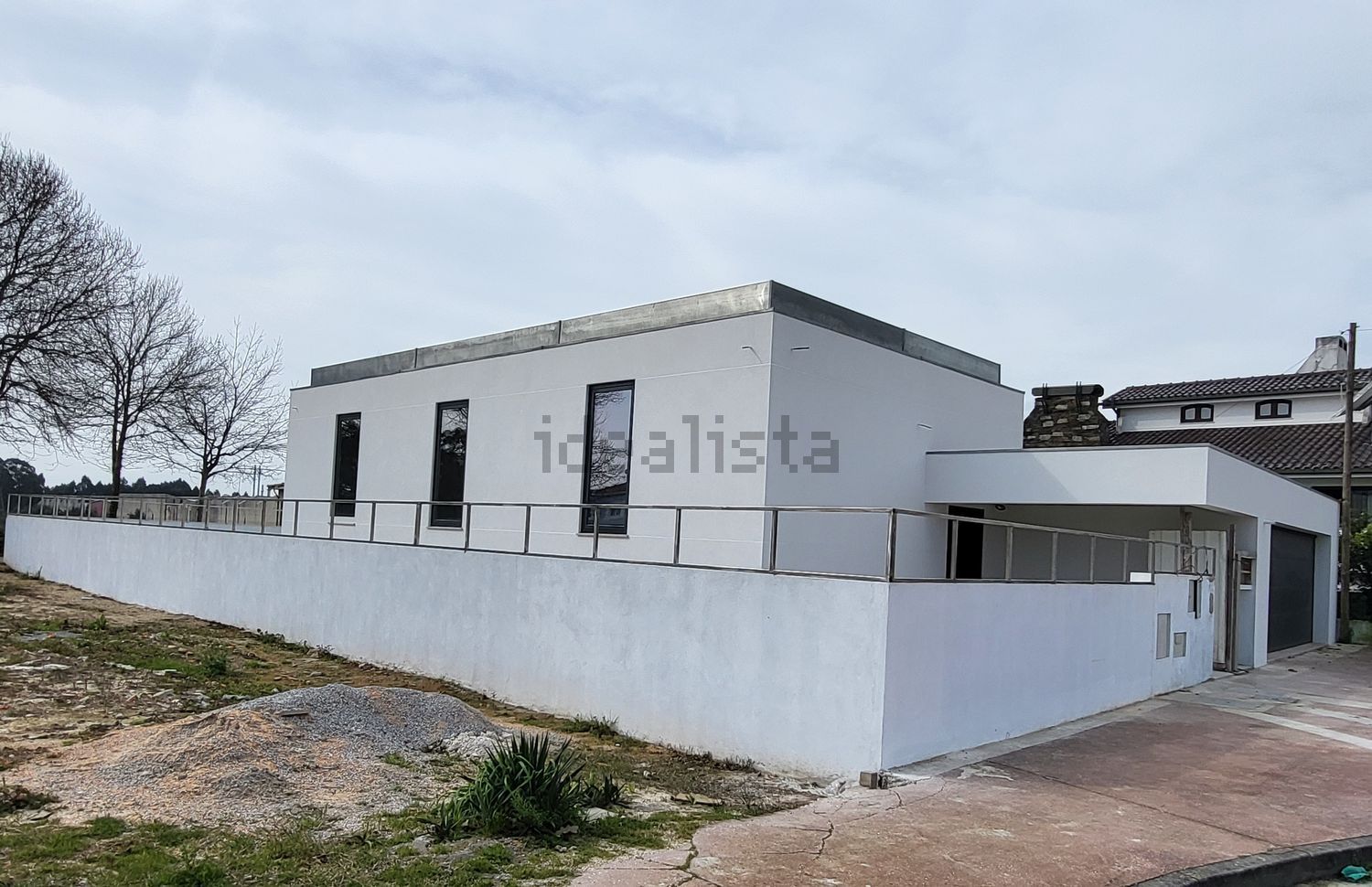 小楼房或独栋别墅出售在Praceta Belmiro Adelino - 外立面
