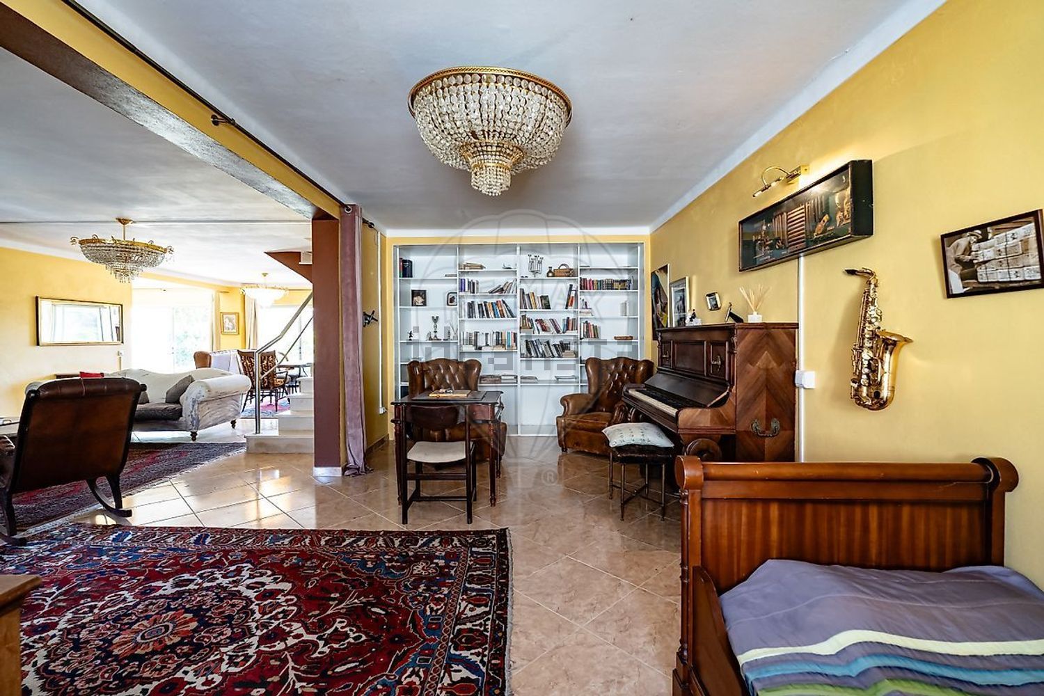 小楼房或独栋别墅出售在Arazede - 客厅