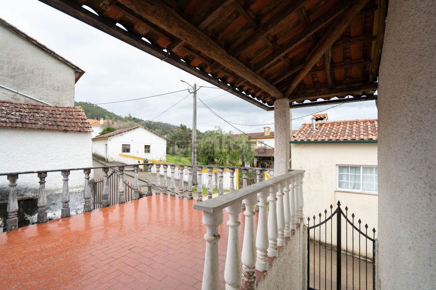 小楼房或独栋别墅出售在Rua Pereiro de Cima s/n - 阳台