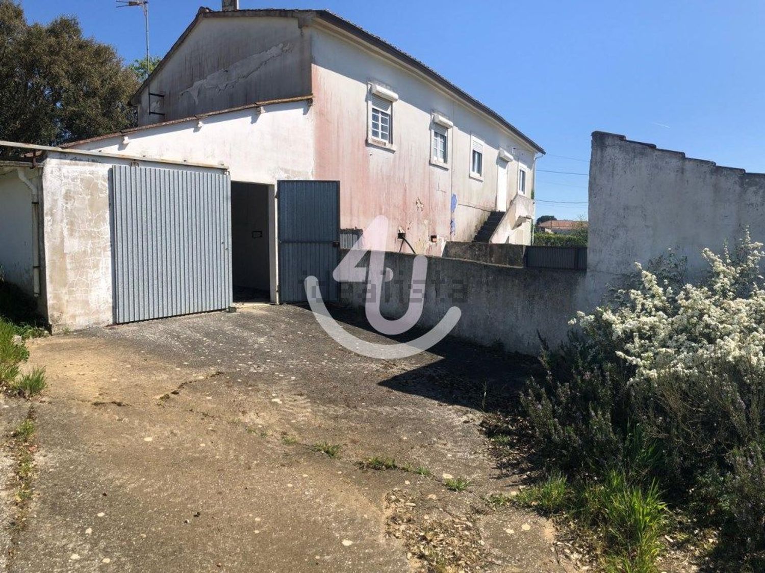 小楼房或独栋别墅出售在Rua de São José - 外立面