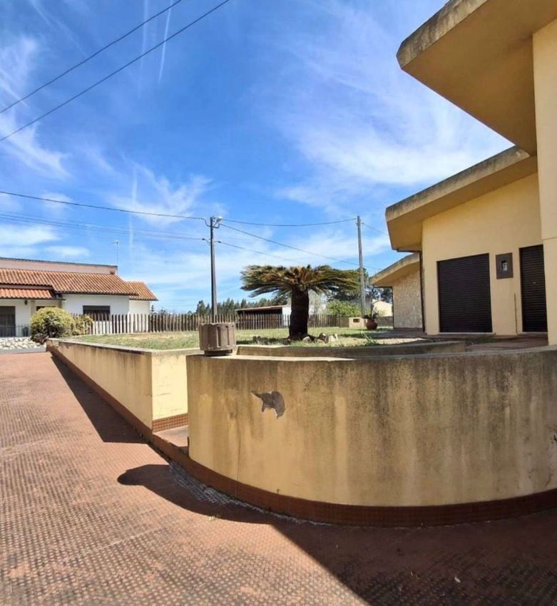 小楼房或独栋别墅出售在Rua do Centro