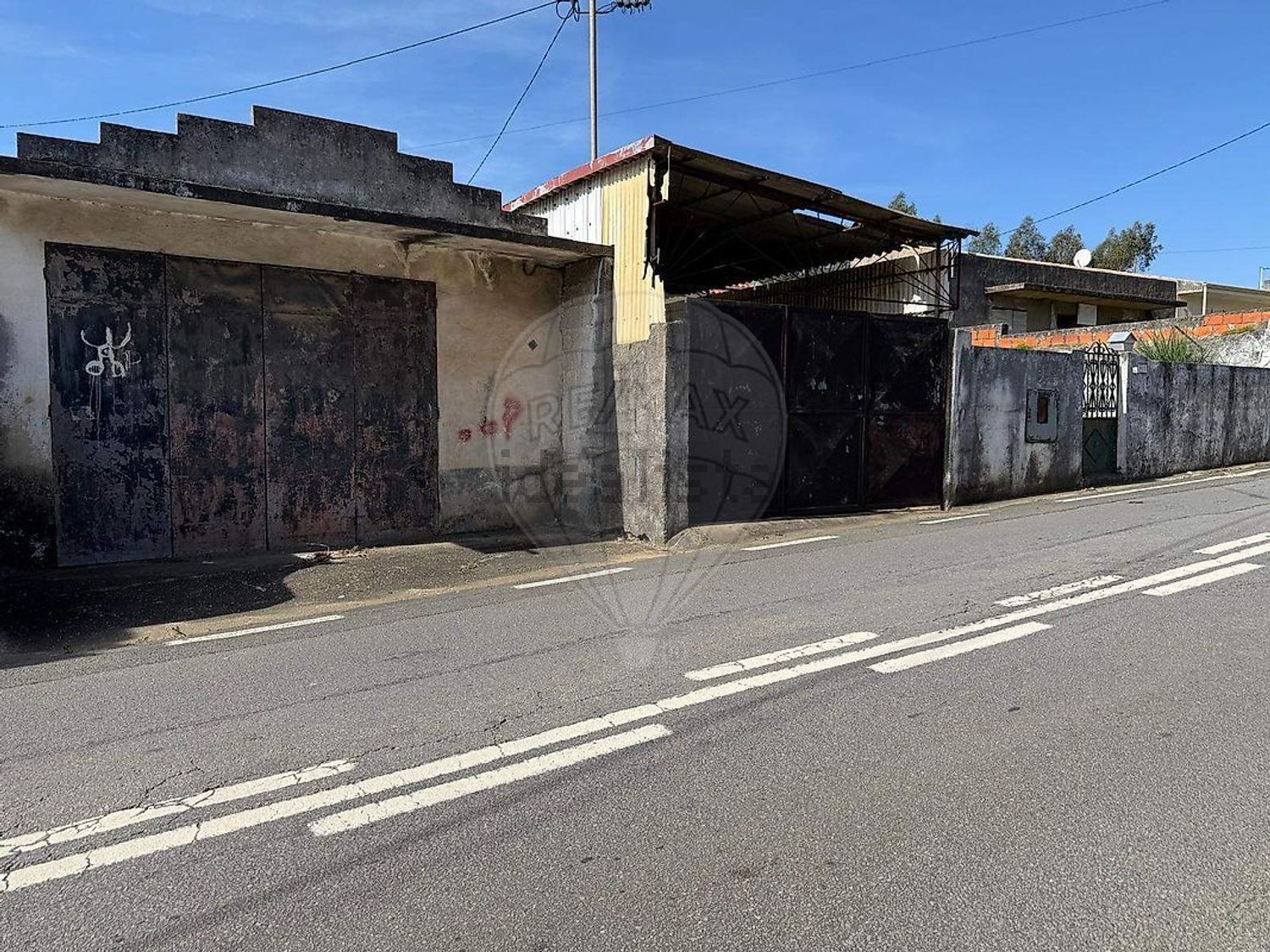 小楼房或独栋别墅出售在São Miguel de Souto - 照片