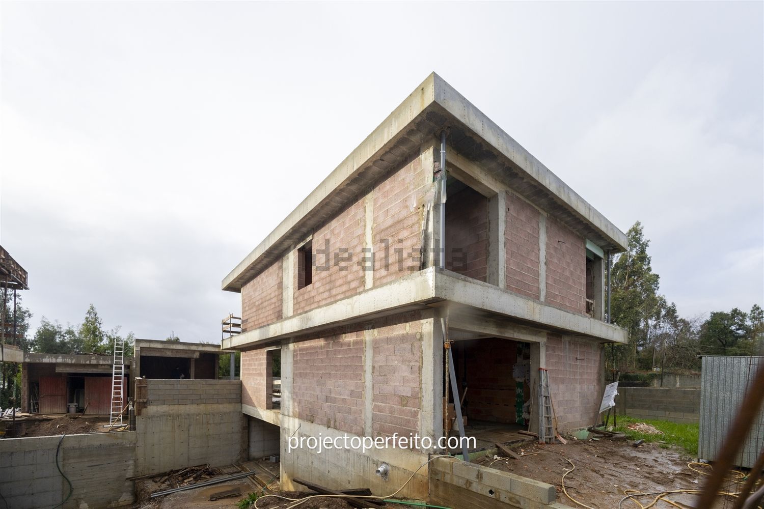 小楼房或独栋别墅出售在Vila de Cucujães - 视线