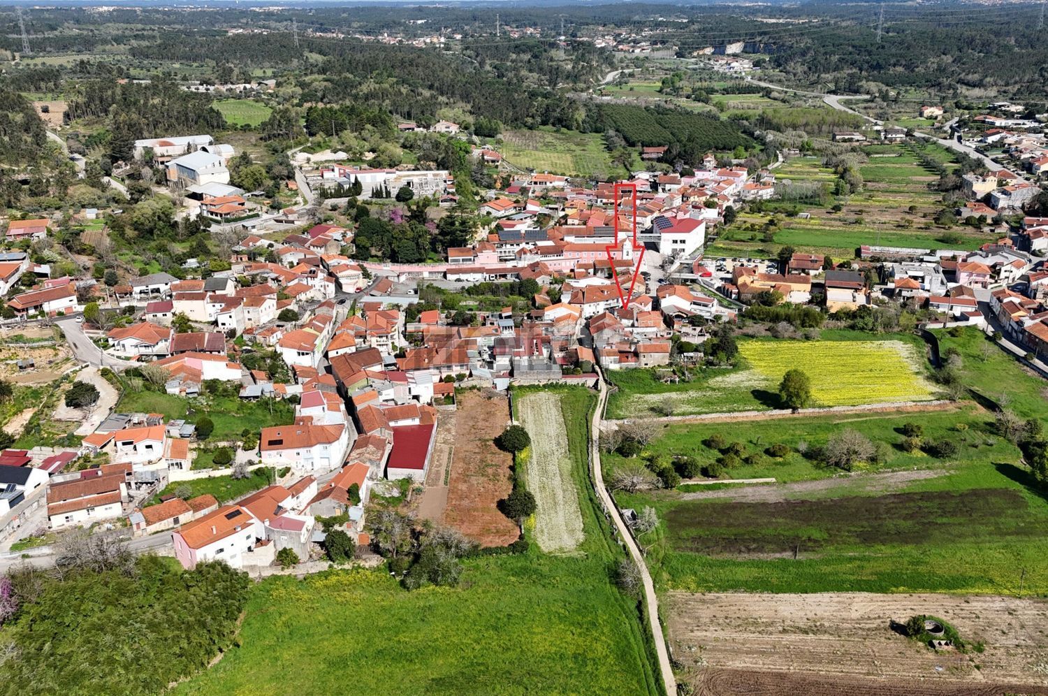 小楼房或独栋别墅出售在Rua Baixo, 11 - 详情