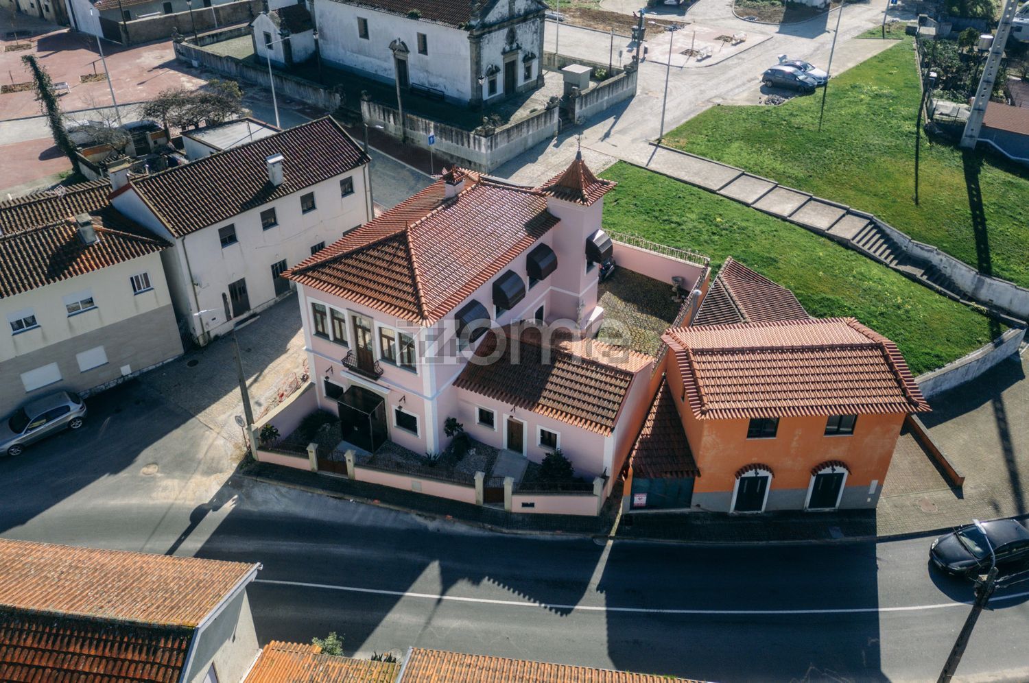 小楼房或独栋别墅出售在Rua de Santo Amaro, 25 - 详情