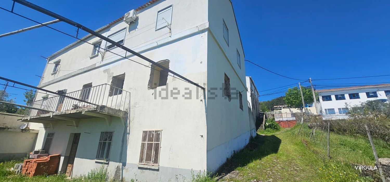 小楼房或独栋别墅出售在Rua de Santo António, 12 - 外立面