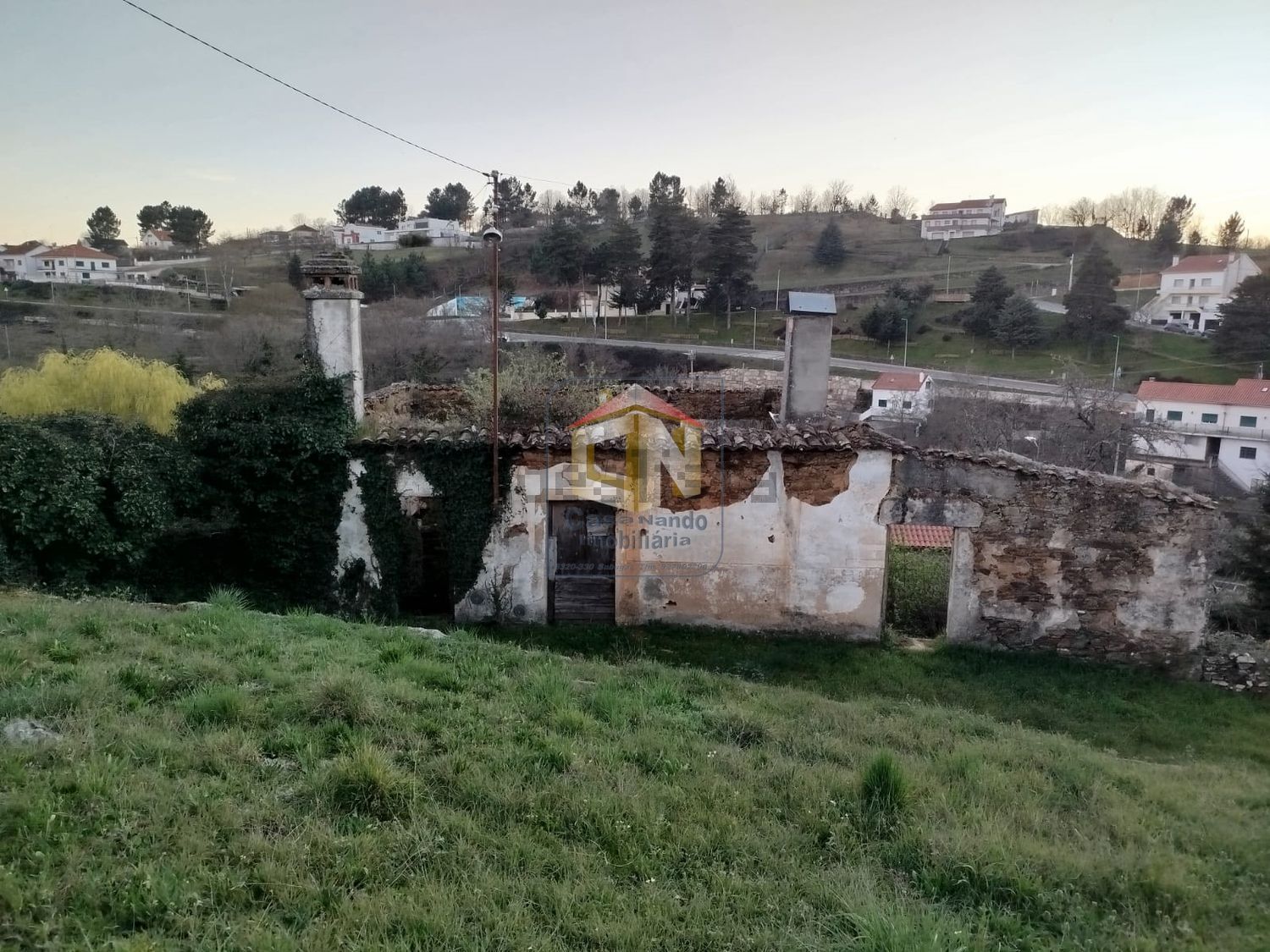 小楼房或独栋别墅出售在Avenida Ismael Mota, 32 - 照片