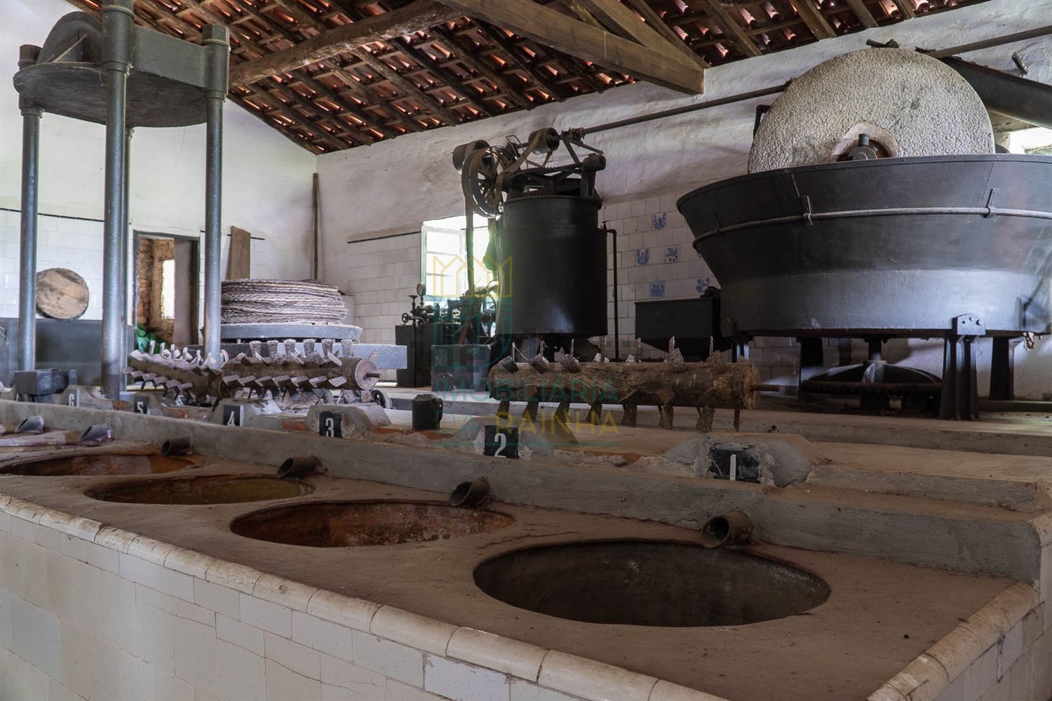 庄园出售在Lamas - 酒窖