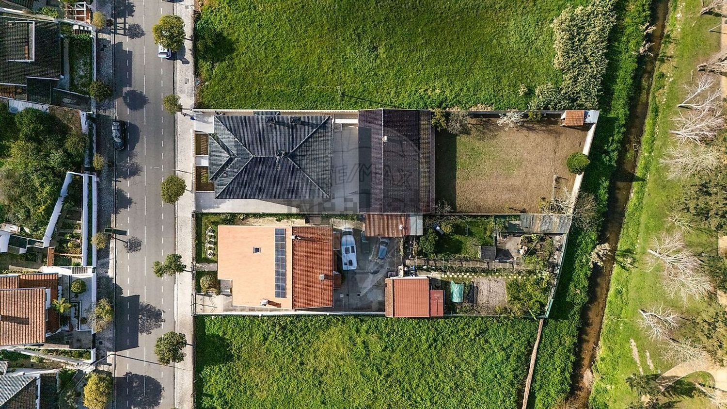 小楼房或独栋别墅出售在Avenida Mário Sacramento - 外立面