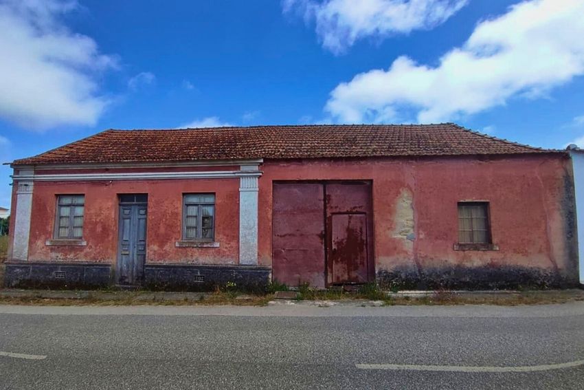 小楼房或独栋别墅出售在Rua Outeiro