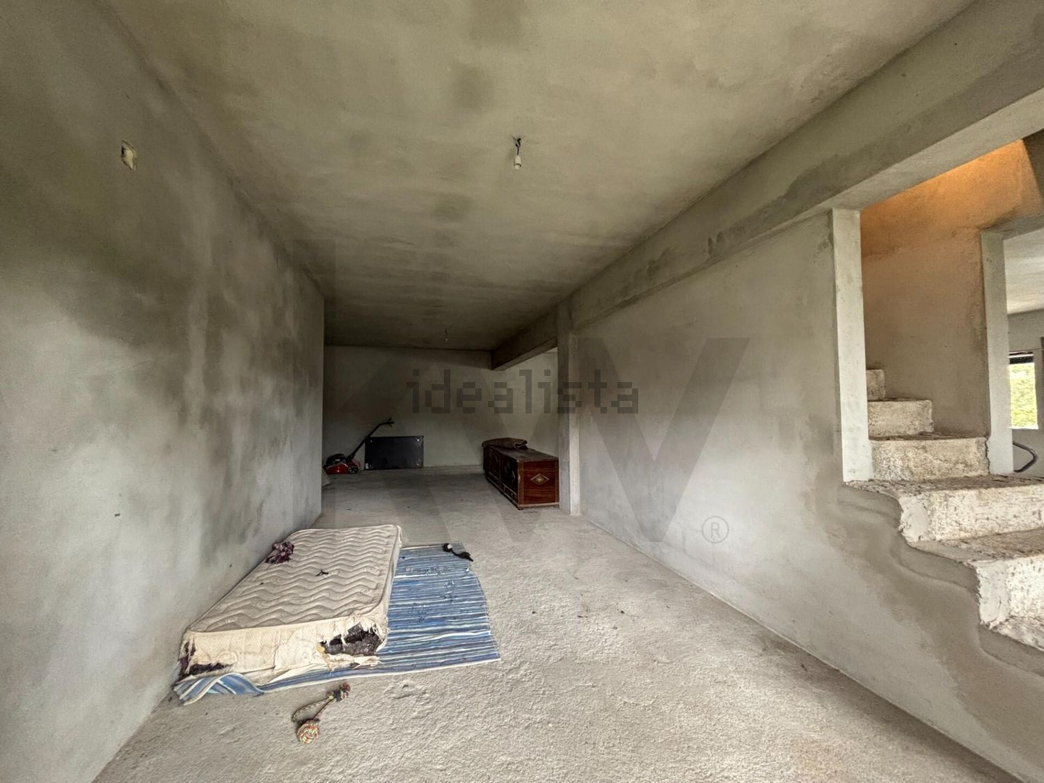 小楼房或独栋别墅出售在Estrada de Sá, 965 - 停车位