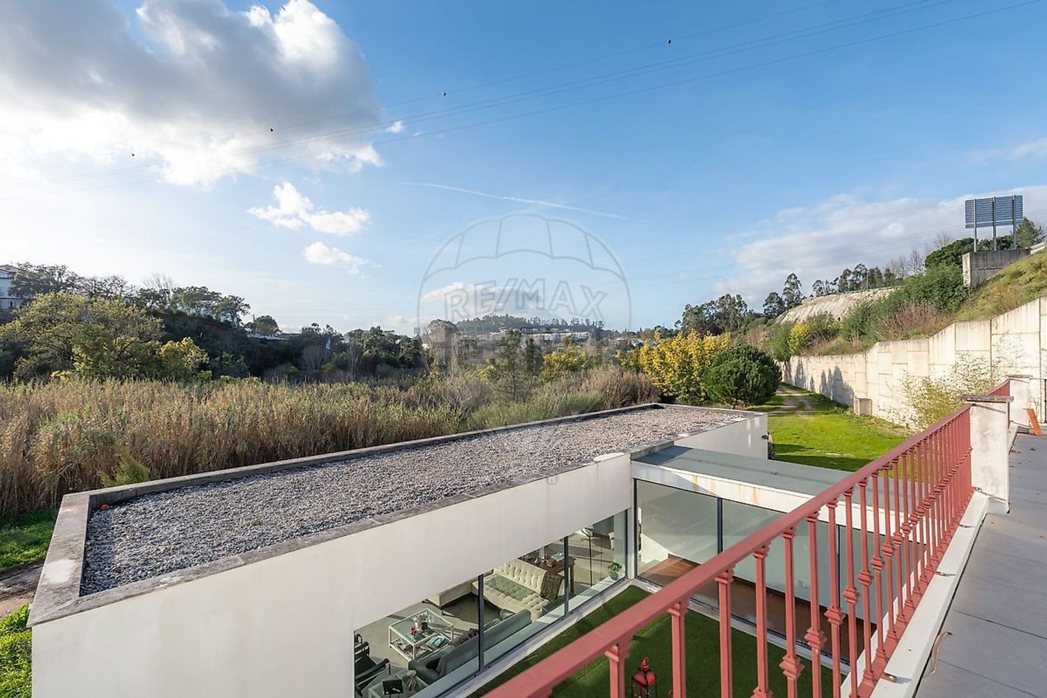 小楼房或独栋别墅出售在Estrada Sem Nome - 阳台