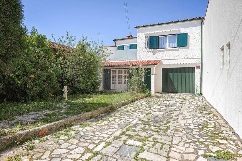小楼房或独栋别墅出售在Rua de Santa Maria Madalena