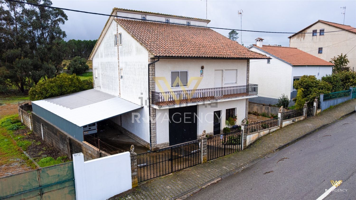 小楼房或独栋别墅出售在Cebolais de Cima e Retaxo - 视线