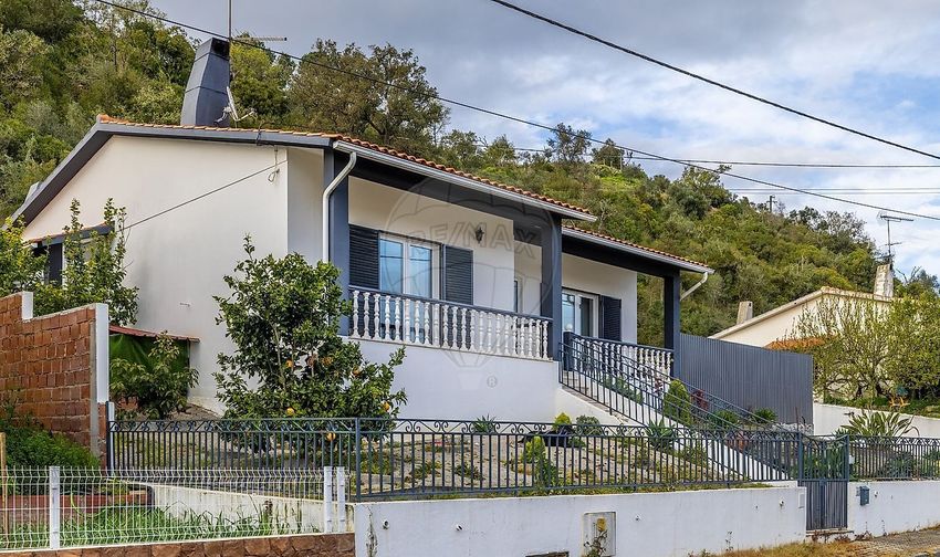 小楼房或独栋别墅出售在Rua Vale do Anzel