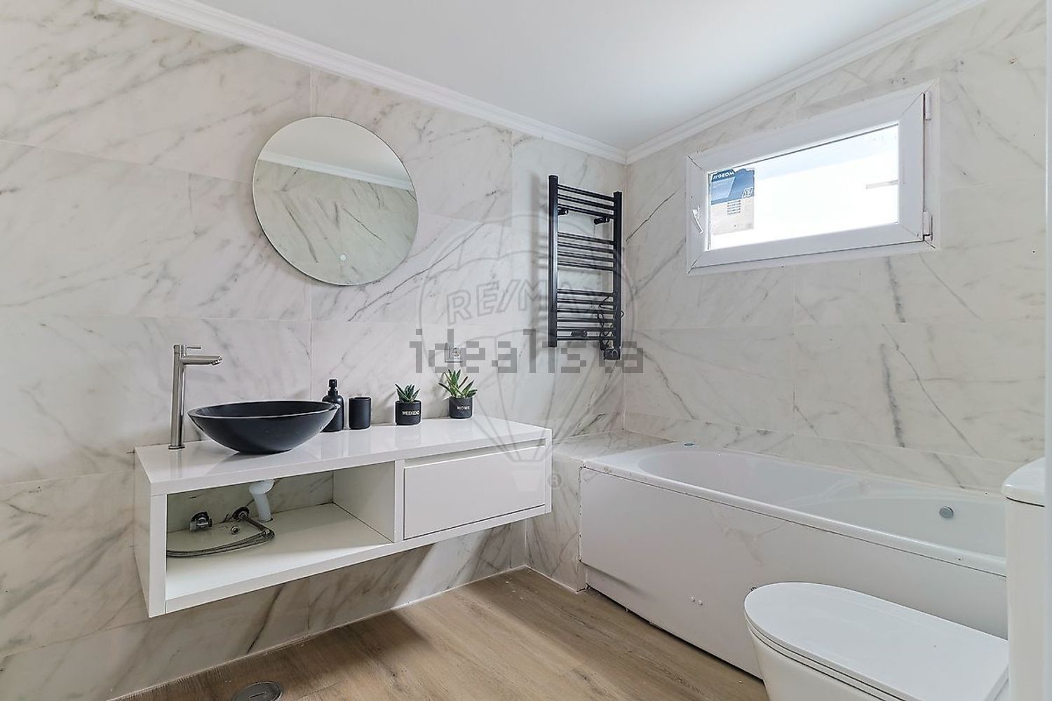 小楼房或独栋别墅出售在Rua das Penedinhas - 卫生间