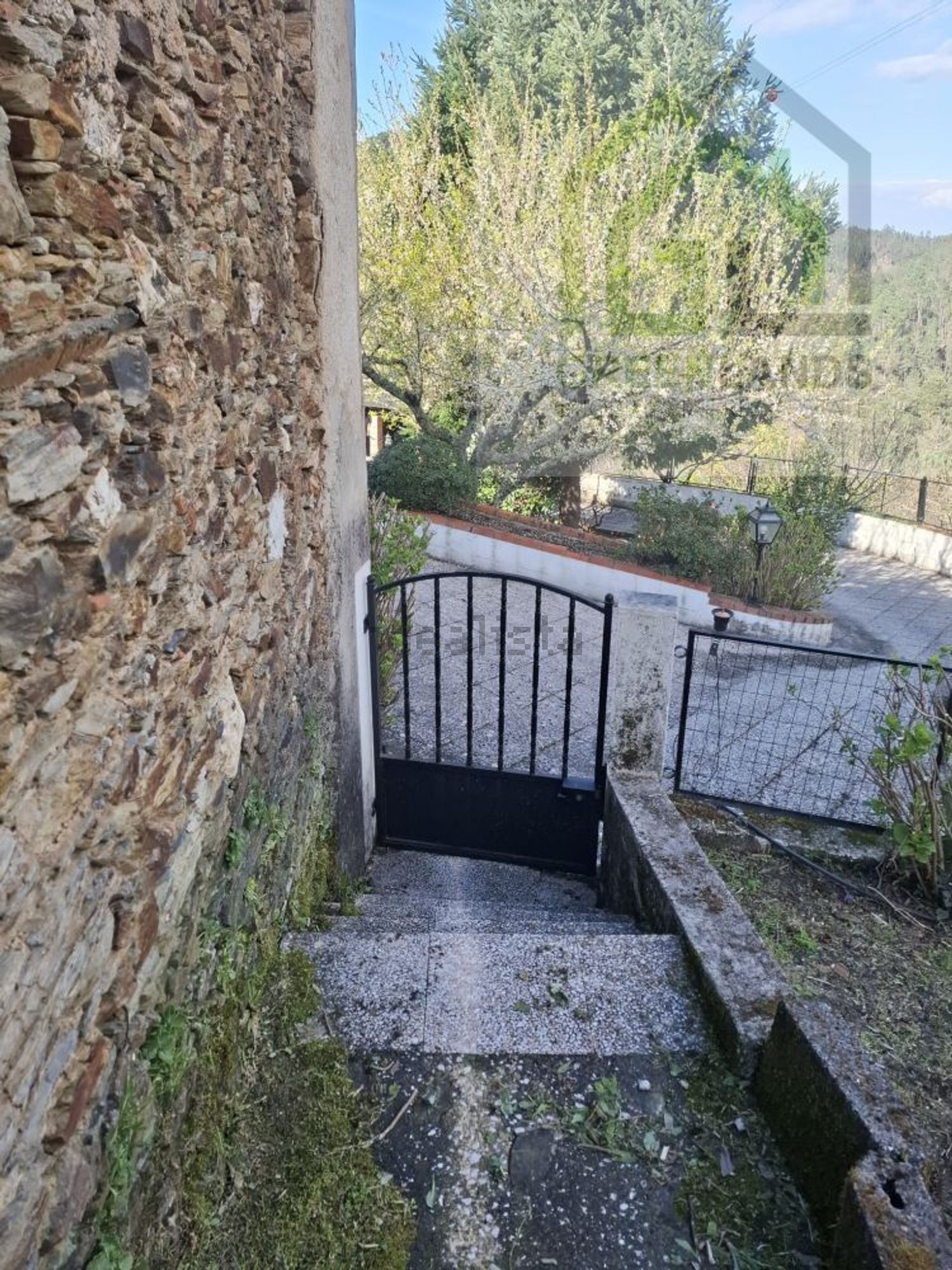 小楼房或独栋别墅出售在Arganil - 照片