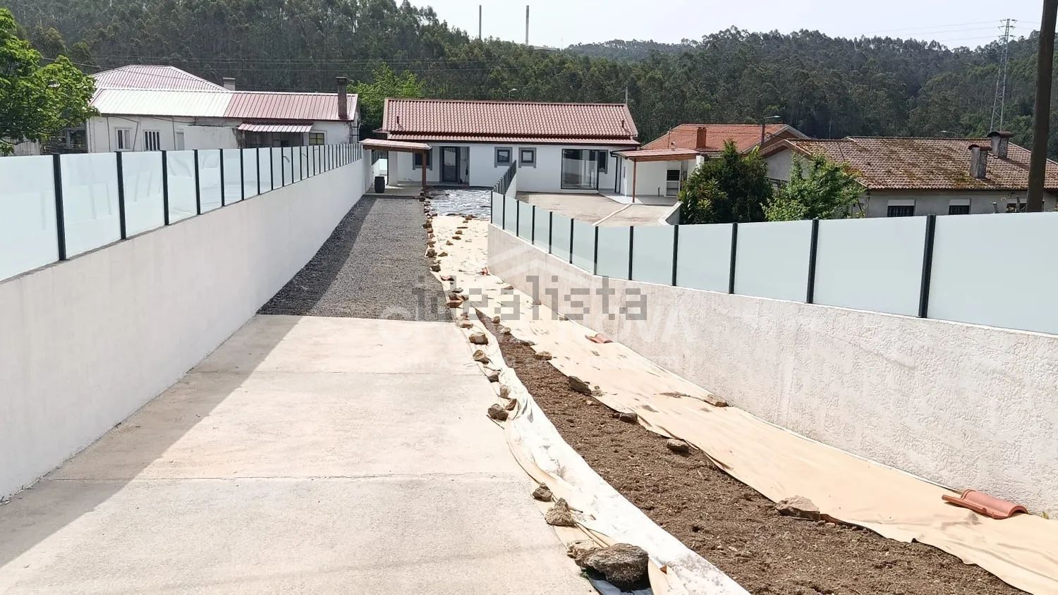 小楼房或独栋别墅出售在Rua Burgo de Ryfana s/n - 外立面