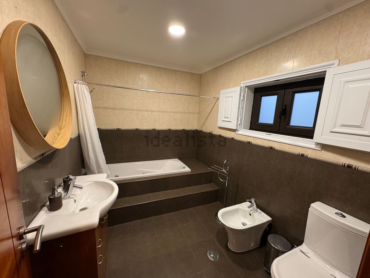 出租双拼别墅在Rua Principal, 81 - 卫生间