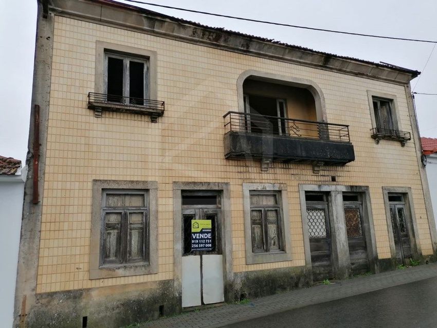 小楼房或独栋别墅出售在Paços de Brandão