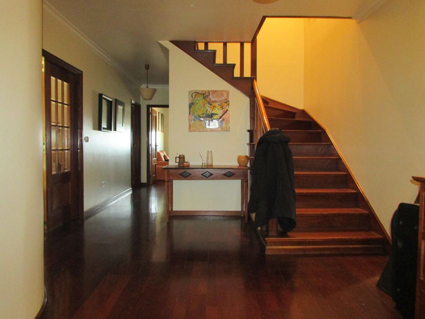 小楼房或独栋别墅出售在Rua Vila de Aguiar da Beira, 55