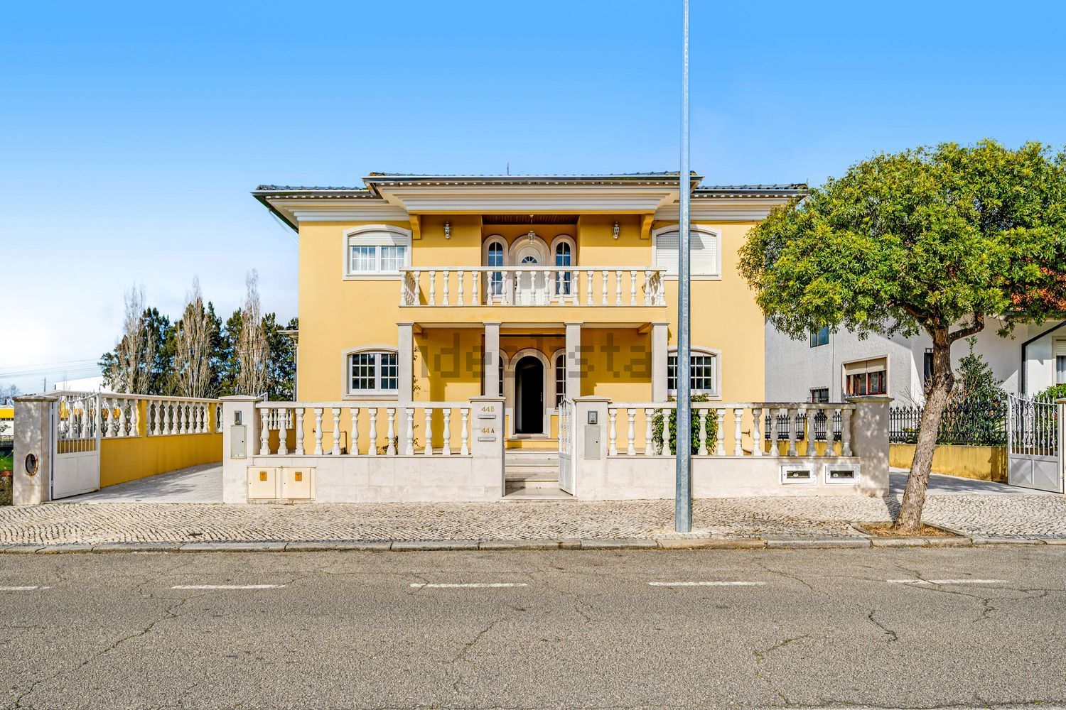 小楼房或独栋别墅出售在Avenida Mário Sacramento - 外立面