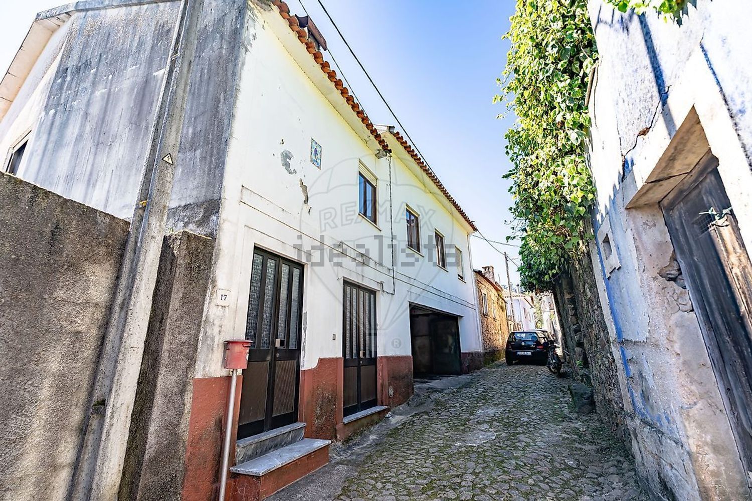 小楼房或独栋别墅出售在Rua Principal - 视线