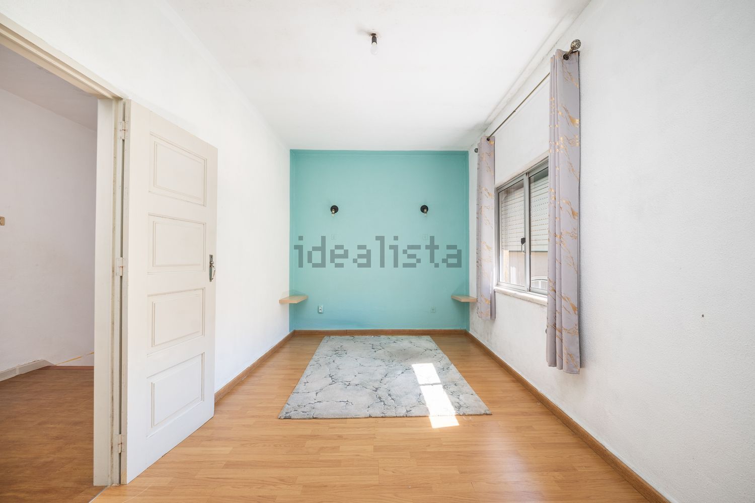 小楼房或独栋别墅出售在Rua da capela - Telhado - 过道