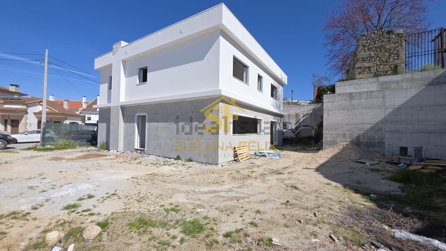 小楼房或独栋别墅出售在Castelo Branco - 外立面