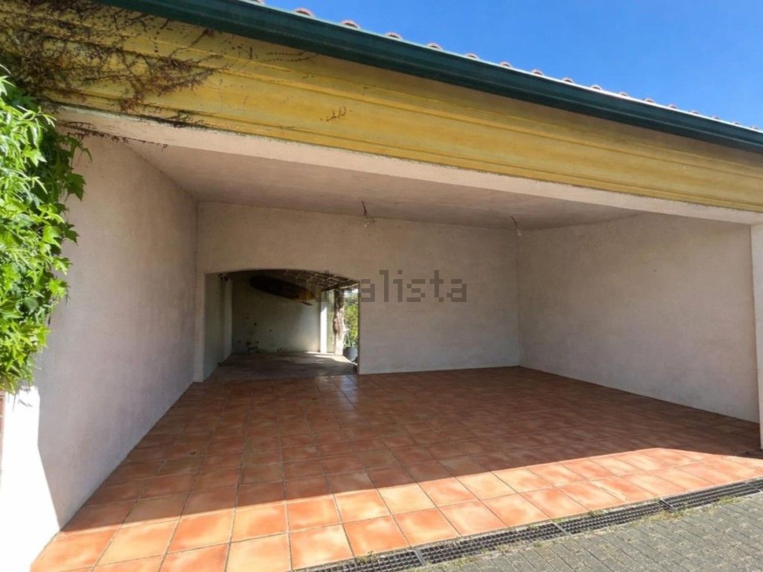 小楼房或独栋别墅出售在Oiã - 停车位