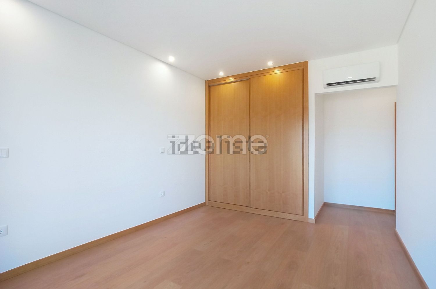 小楼房或独栋别墅出售在São Miguel de Souto - 卧室