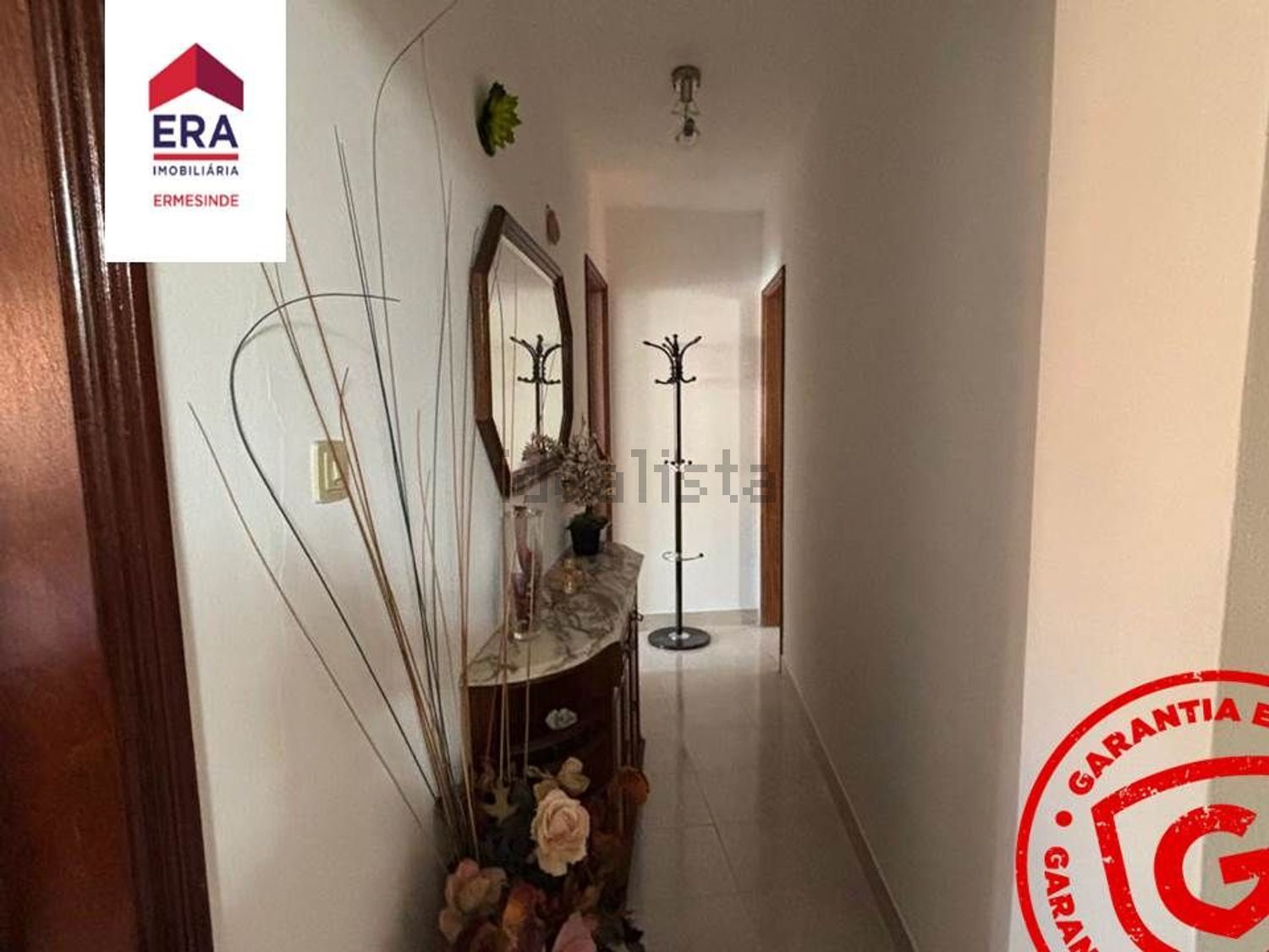 双拼别墅出售在Rua de Santo António, 29 - 过道