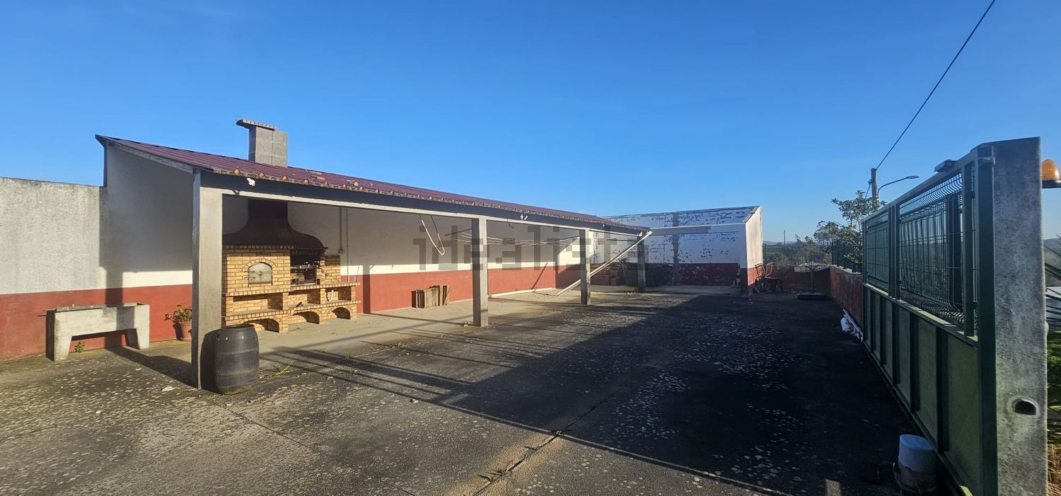 小楼房或独栋别墅出售在Rua da Estrada Nacional, 43 - 视线