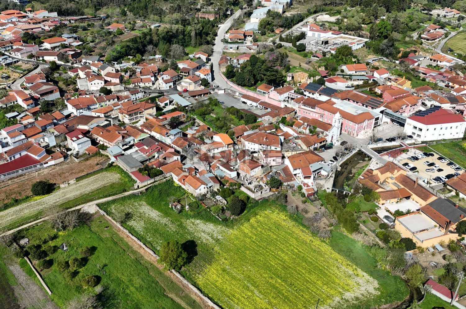 小楼房或独栋别墅出售在Rua Baixo, 11 - 详情