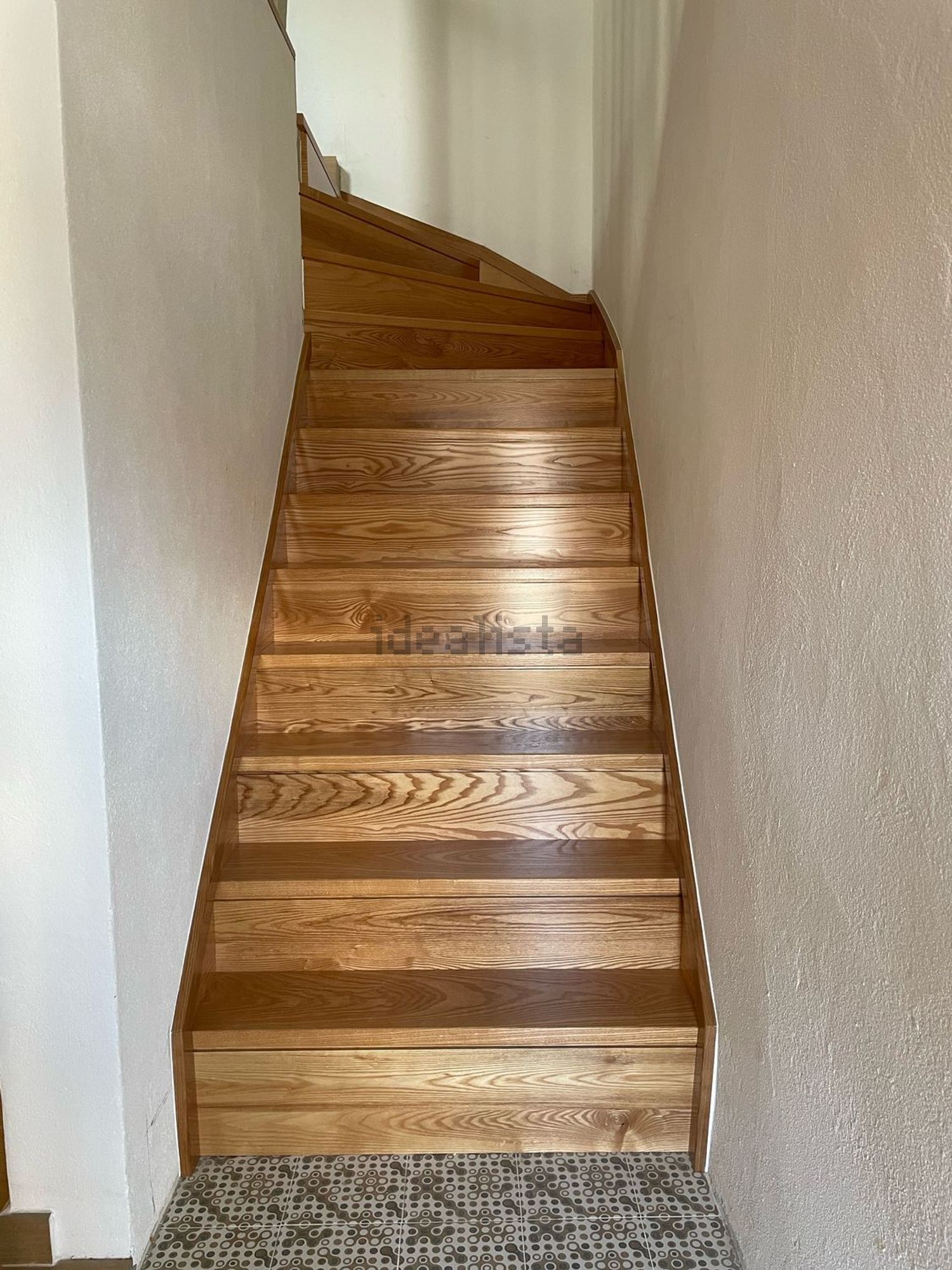 小楼房或独栋别墅出售在Rua Machado Ortigão, 9 - 楼梯