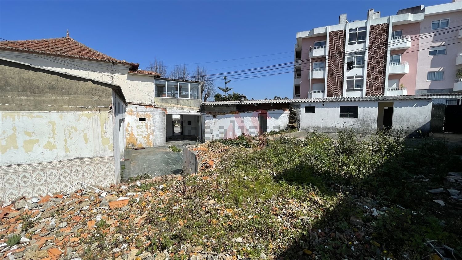 小楼房或独栋别墅出售在Rua Pedro Maria da Fonseca, 451 - 外立面