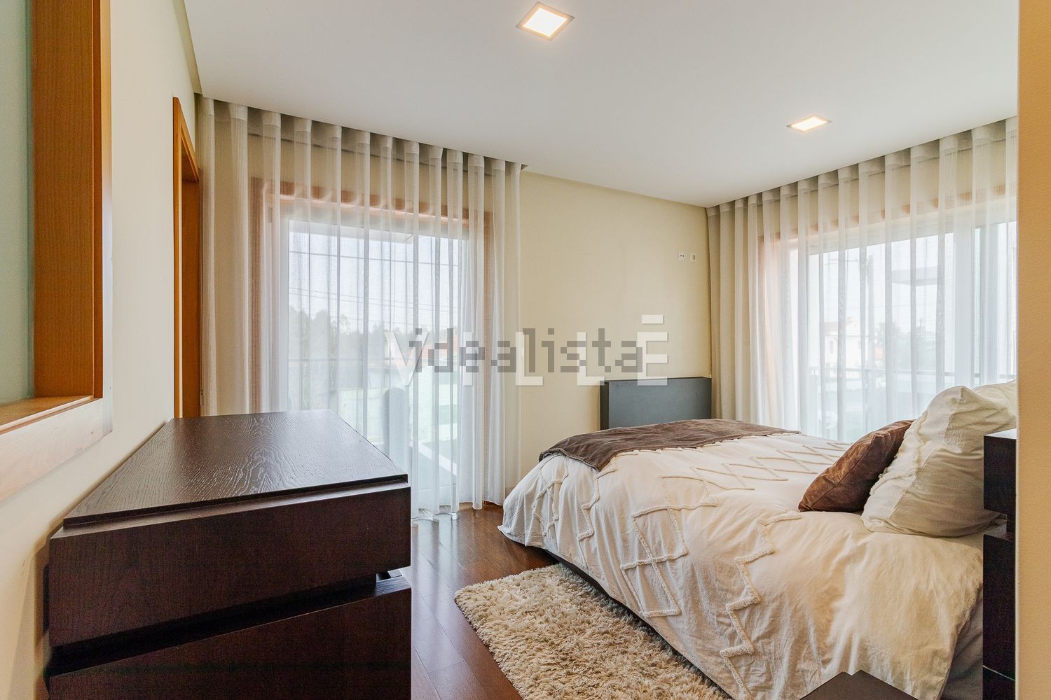 小楼房或独栋别墅出售在São Salvador - 卧室