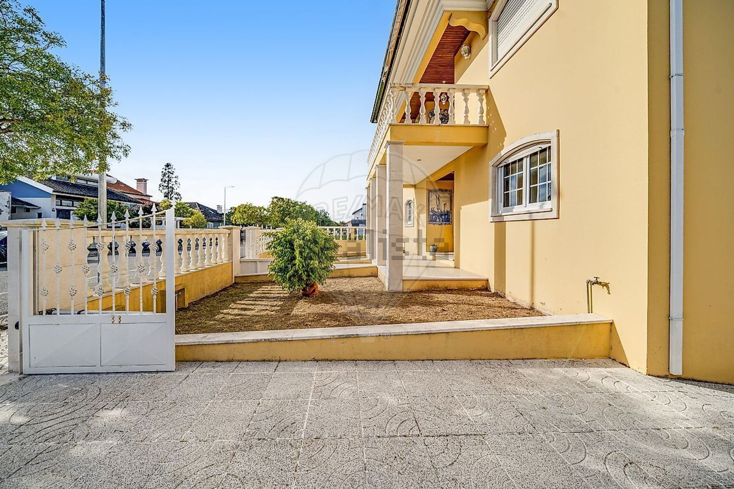 小楼房或独栋别墅出售在Avenida Mário Sacramento - 外立面