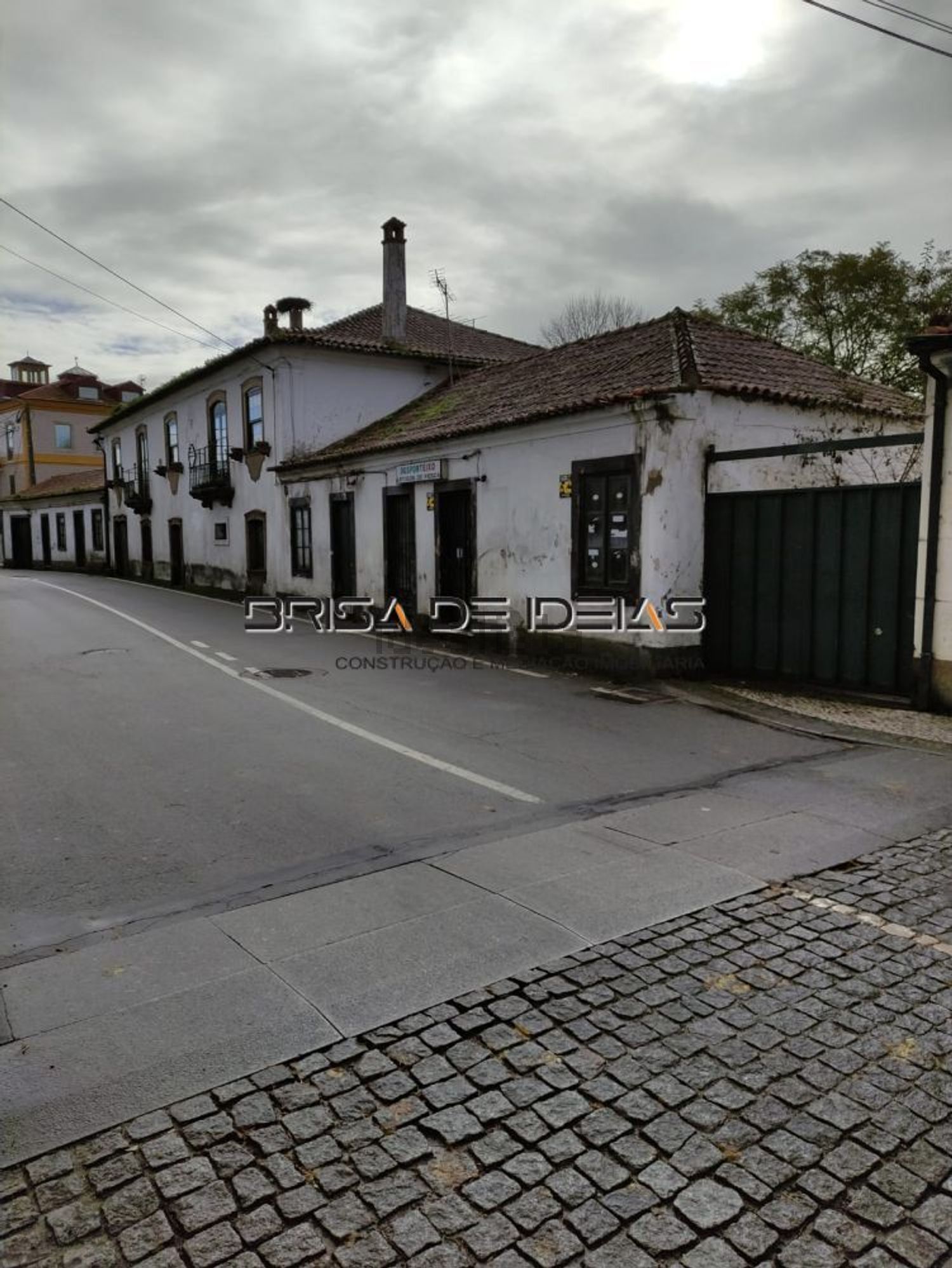 小楼房或独栋别墅出售在Rua Doutor Alfredo Coelho de Magalhães, 1319 - 外立面