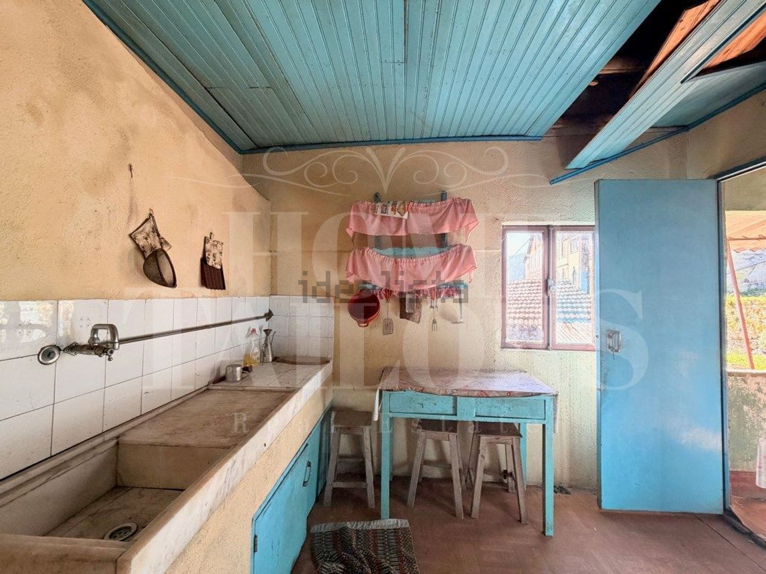 小楼房或独栋别墅出售在Estrada Nova - 照片