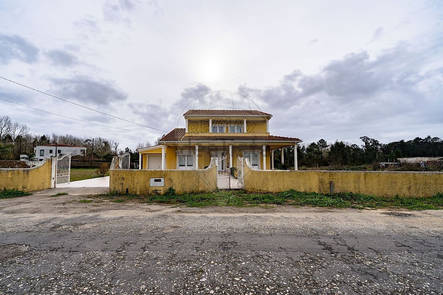 小楼房或独栋别墅出售在Rua Pinhal de Melo - 外立面