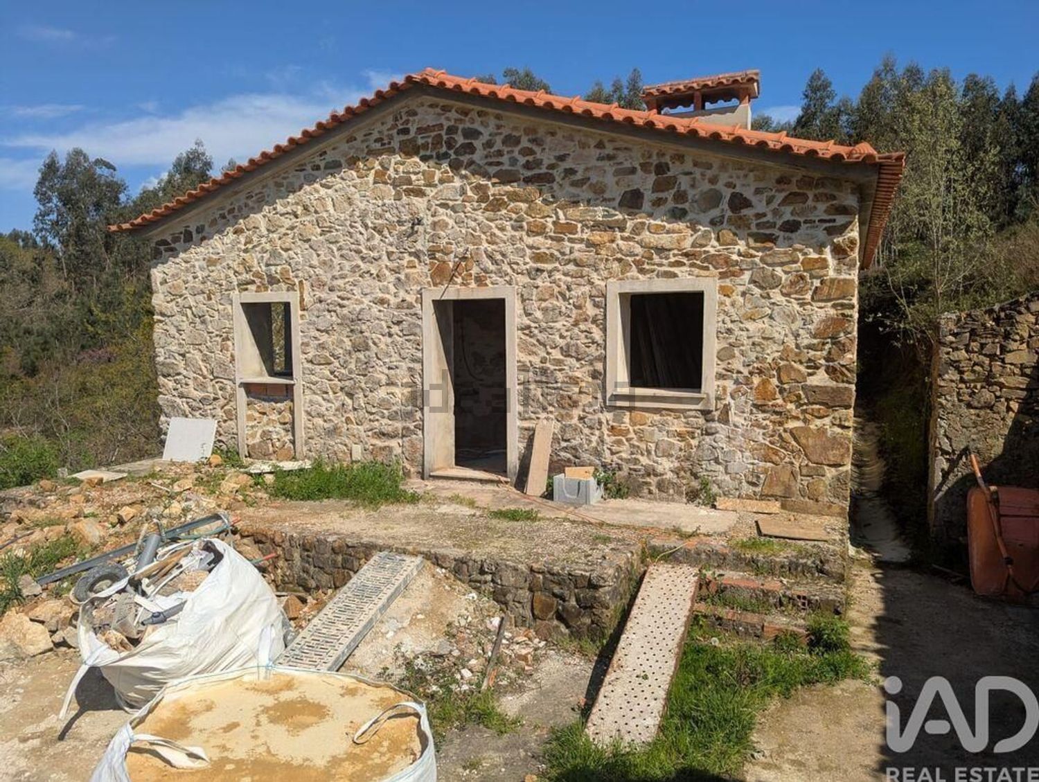小楼房或独栋别墅出售在Figueiró dos Vinhos e Bairradas - 外立面