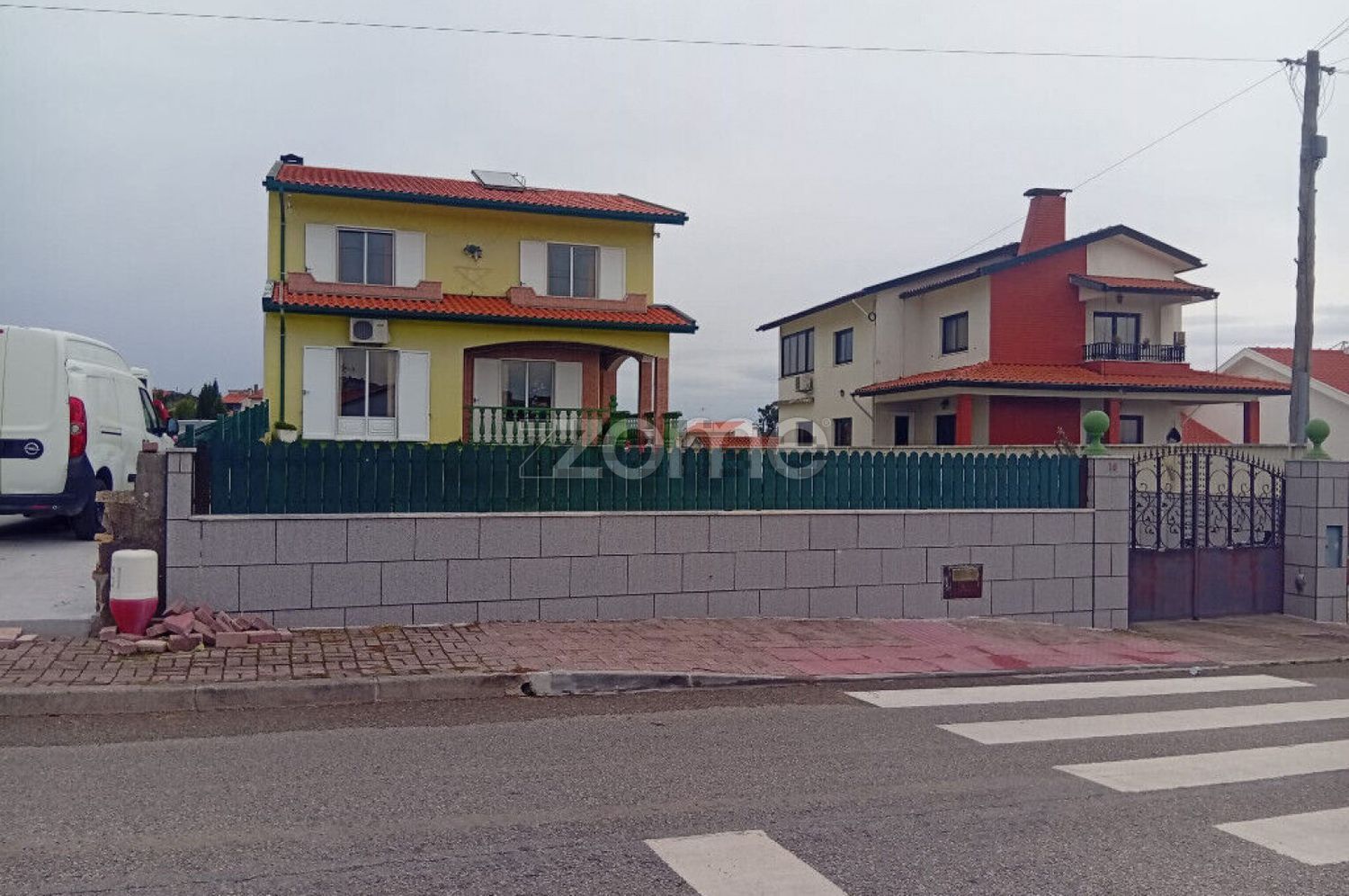 小楼房或独栋别墅出售在Oliveira do Bairro - 外立面