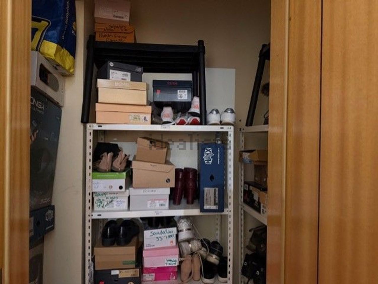 公寓 t4出售在Rua da Indústria - 储藏室