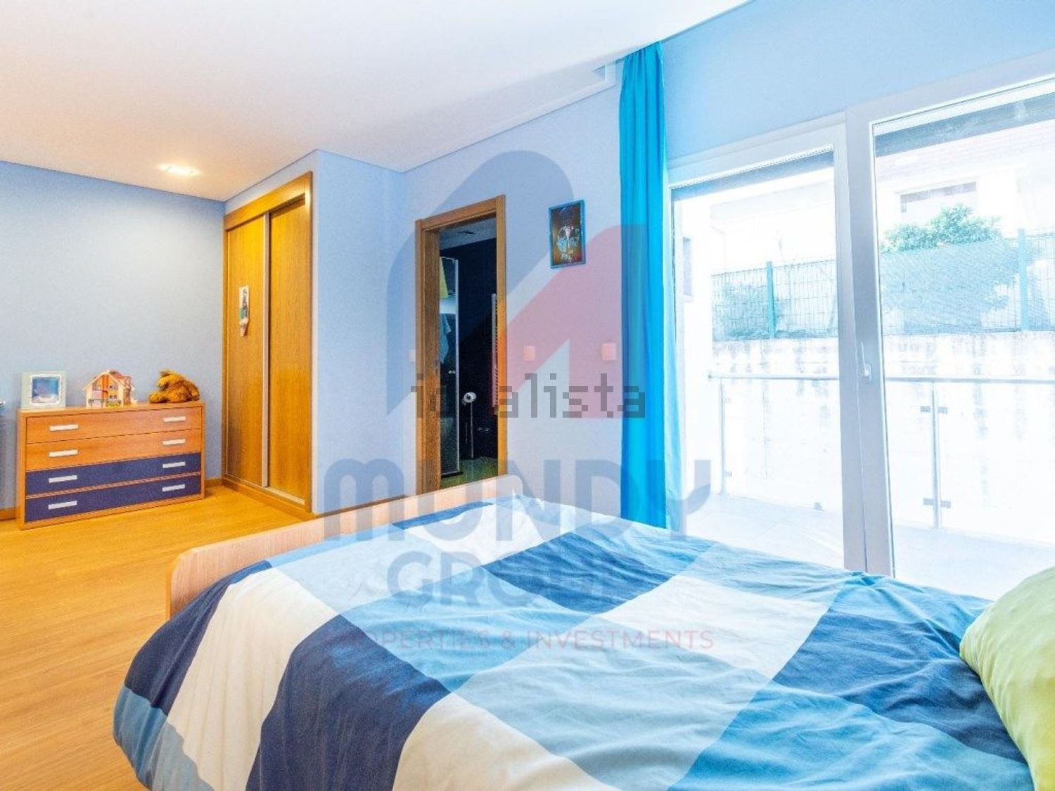 小楼房或独栋别墅出售在Boidobra - 卧室