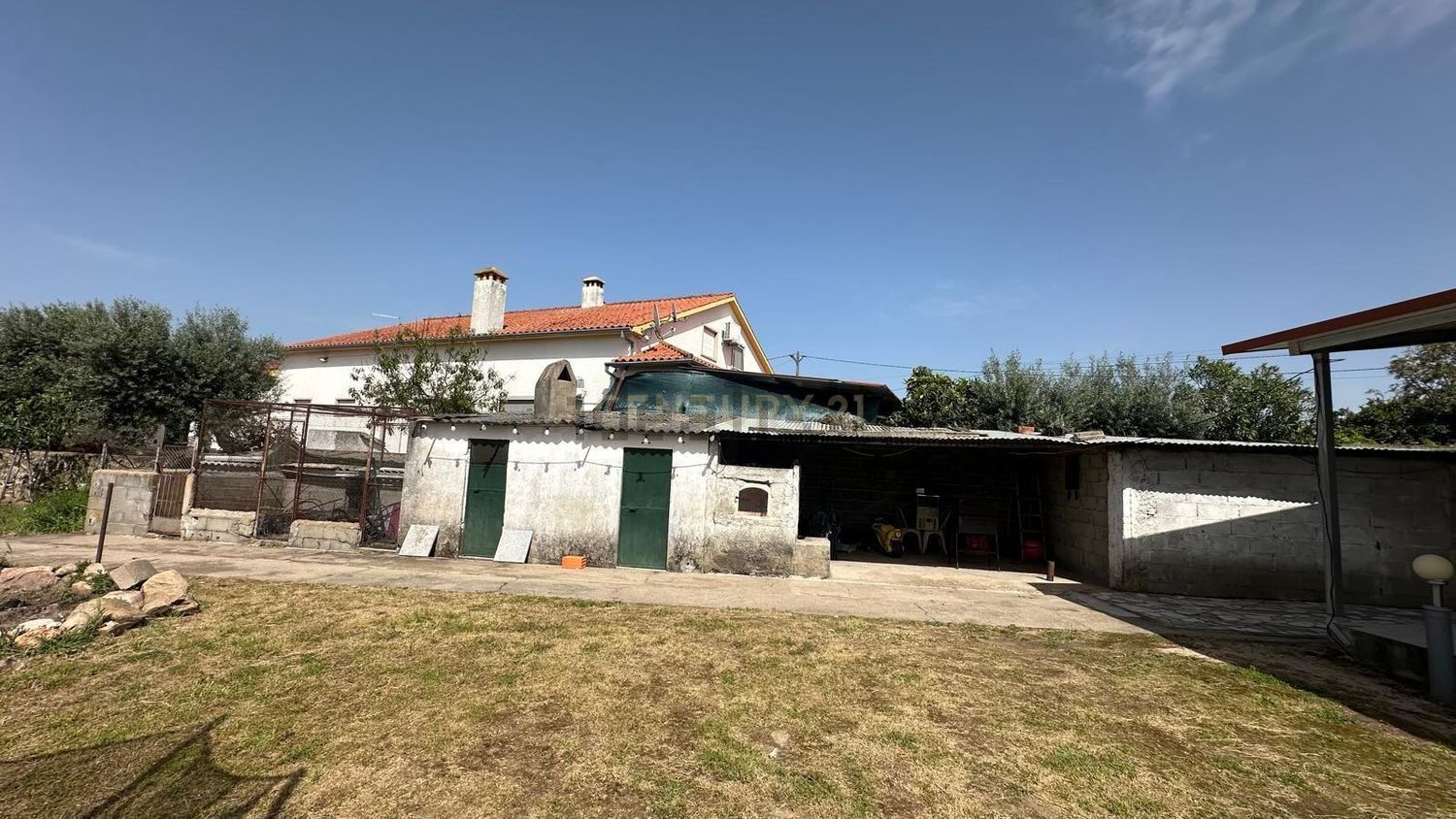 小楼房或独栋别墅出售在Rua da Estrada, 13 - 外立面