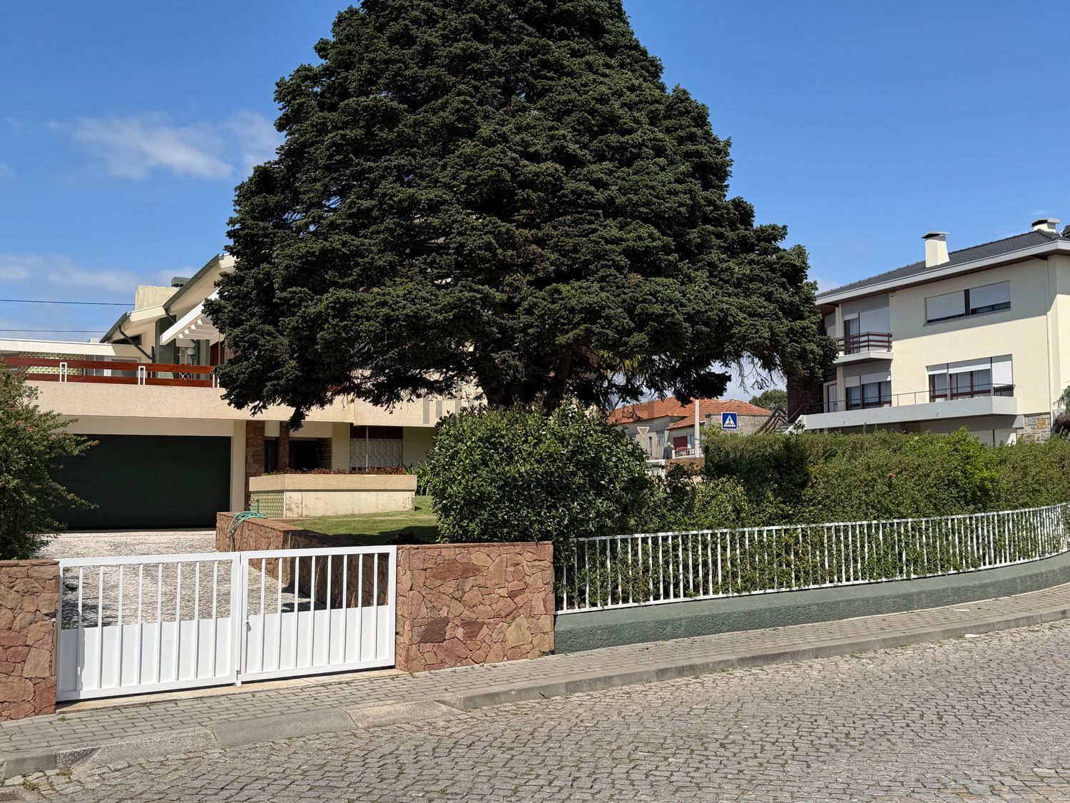 小楼房或独栋别墅出售在Rua 3 - Urbanização das Ameixoeiras, 67 - 外立面