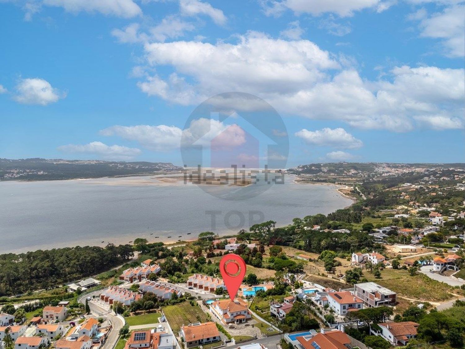 小楼房或独栋别墅出售在Nadadouro - 视线